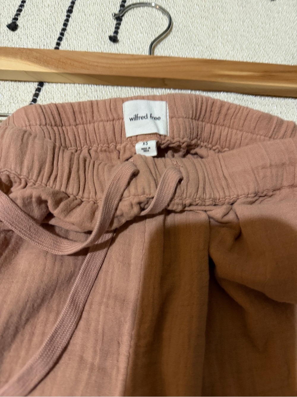 Aritzia Wide Leg Pants in Dusty Rose - Picture 7 of 10